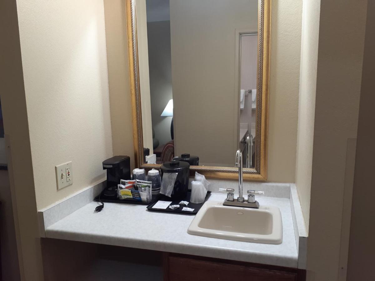 Country Inn & Suites By Radisson, Freeport, Il Buitenkant foto