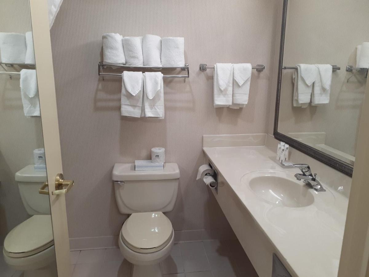 Country Inn & Suites By Radisson, Freeport, Il Buitenkant foto