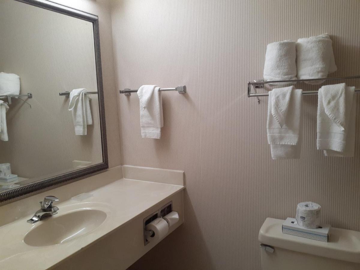 Country Inn & Suites By Radisson, Freeport, Il Buitenkant foto