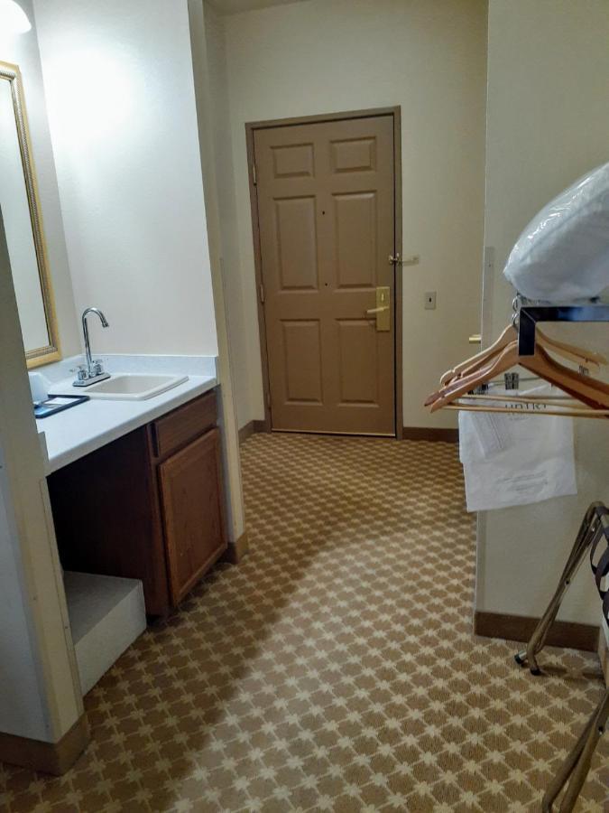 Country Inn & Suites By Radisson, Freeport, Il Buitenkant foto